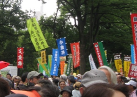 2015-japanese-anti-war-protest.jpg